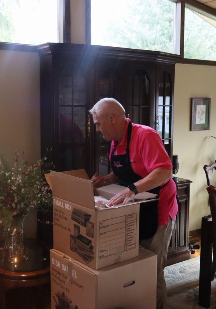 decluttering services - packing boxes