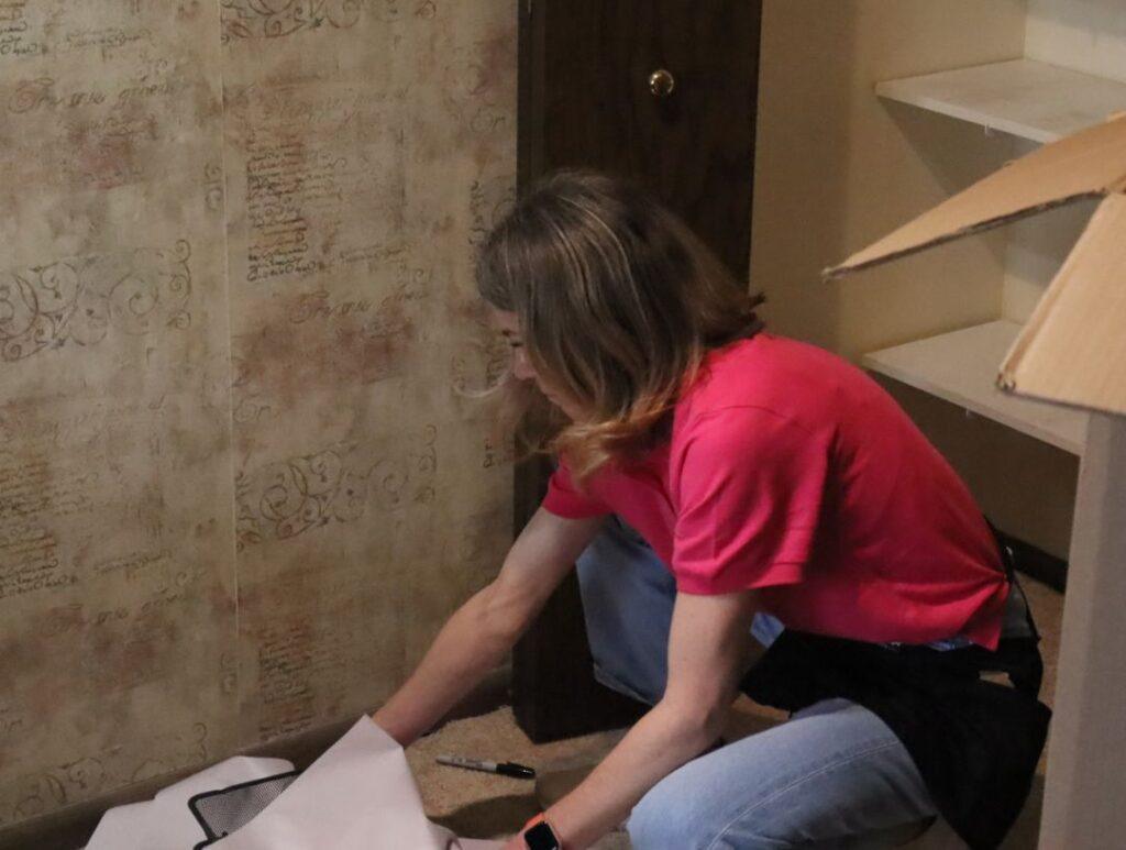 Experienced move manager wrapping and labeling valuable belongings