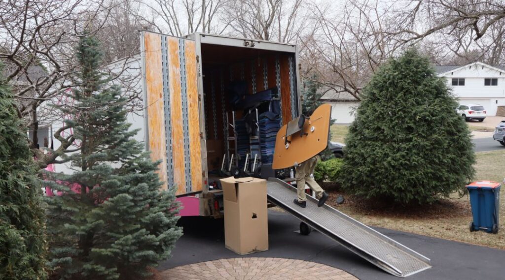Full service moving crew