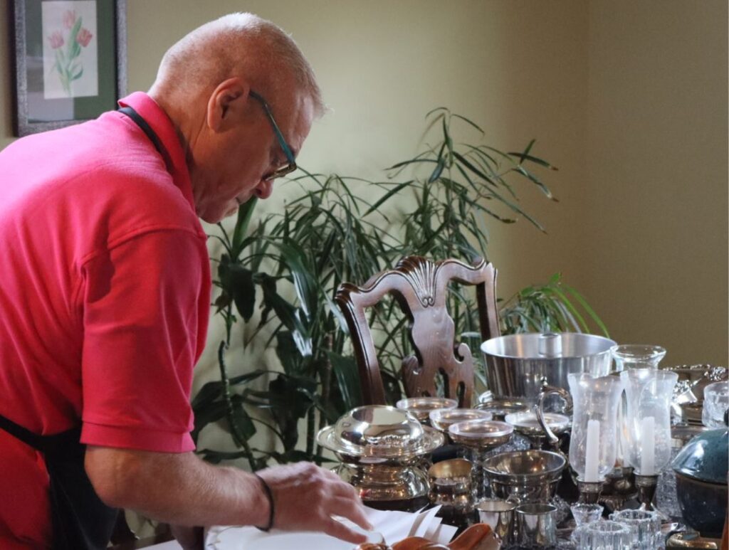 Owner eddie wrapping dishes before packing